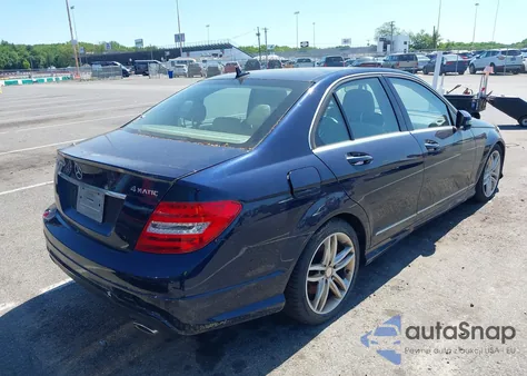 2013 Mercedes-Benz C 300 Luxury 4Matic/Sport 4Matic z USA, uszkodzony, nr VIN WDDGF8AB6DR265878